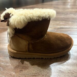 UGG Mini Bailey Bow Boots Chestnut Toddler Girls Size 12 EU 30